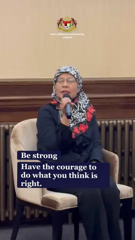 During the Meet and Greet event held on December 1st, the Chief Justice of Malaysia, the Right Honourable Tun Tengku Maimun Tuan Mat, shared her guidance with students preparing to enter the legal profession. #lawadvice #tuntengkumaimun #tuntengkumaimuntuanmat #chiefjustice #chiefjusticemalaysia #lawmalaysia #malaysialawyer  