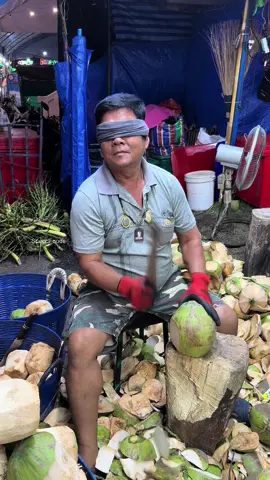 Coconut Cutting Master!! Amazing Grandpa Coconut Cutting Skills - ทำเหมือนอย่างพ่อไหม!! ปิดตาปอกมะพร้าว เทพเหนือเทพ! ถ้าไม่เมื่อยก่อนงานนี้มียาว - มะพร้าวน้ำหอมหวาน สามพราน นครปฐม ออกตามงานประจำปีใหญ่ๆ #อร่อยบอกต่อ #มะพร้าว #เซียน #เทพ #เก่ง #master #skills #cutting #streetfood #coconut #cuttinskills #food #Foodie #amazing #OMG #grandpa #fyp 