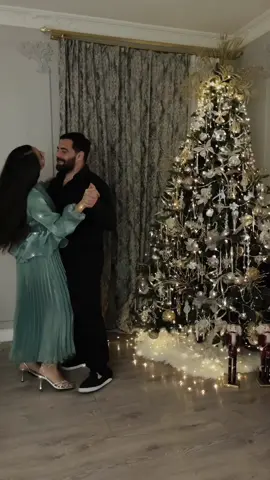 Christmas moments ✨#foryou #global #recommendations #ფორიუმეთქიიიიიიიიიიიი💖 #ფორიუზეაუეჭველი #რეკომენდაციები #newyear #christmas #tree #საახალწლოგანწყობა #family #couplegoals 