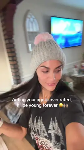 Peter Pan syndrome, never growing up. . I tried @VETTED Dermlab today on my skin, dang its nice  #fyp #skintok #skinning #theskinisskining #glowingskin #estheticianlife #funnyvideos #vetted #skincare 