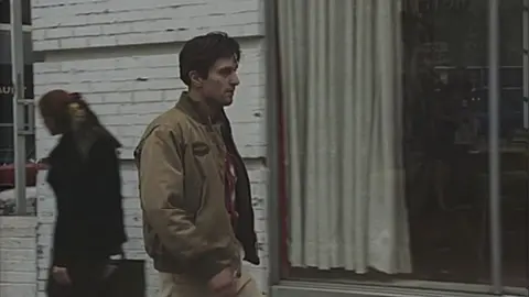 في البَيتِ أَجلِسُ  #محمود_درويش #taxidriver 