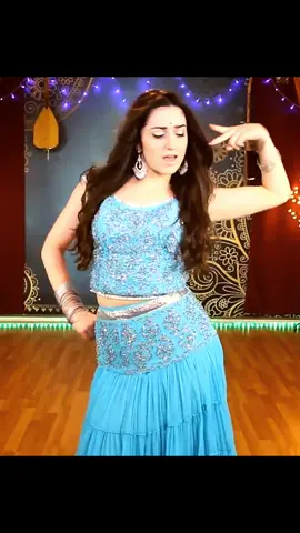 Husan ke chand dekhe, kayi armaan leke 🩵 #dilcheeztujhededi #bollywood #akshaykumar #orientaldance #dance #fyp 
