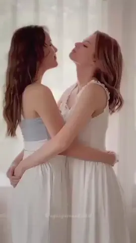 Aaaaaa 🥰 #freenbecky #monsam #egesgomes2020 #gaptheseries #lgbt #lesbicastiktok🌈 #lesbiana #lesbian #bi #girllovegirl🏳️‍🌈 #lesbianastiktok🏳️‍🌈 #lovely #freensarocha #beckyarmstrong #girlxgirl #lesbiancouple #foryou #wlw 