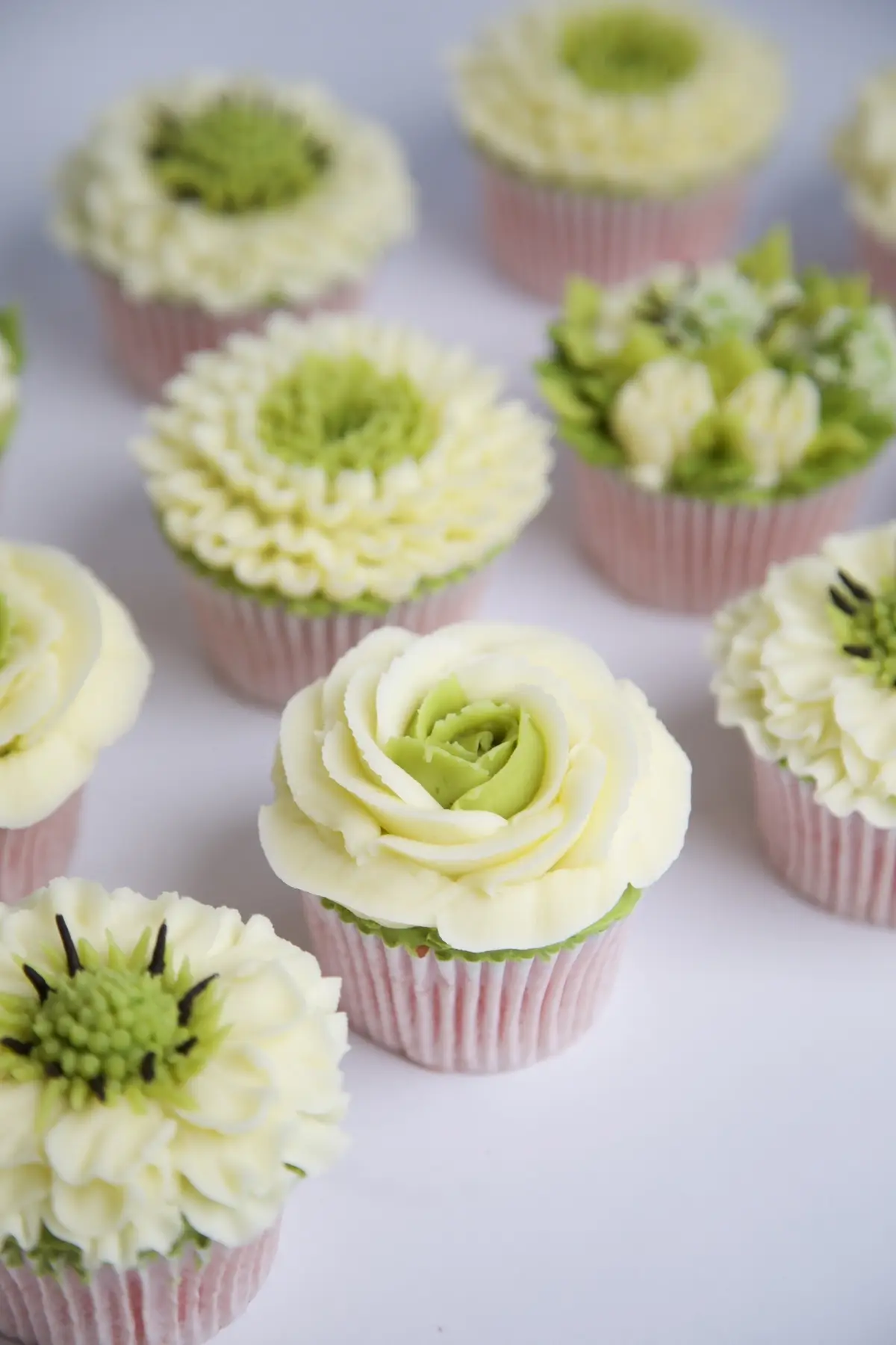 #wedding #weddingtiktok #weddingfavors #weddingflowers #flowercupcakes #flowercupcakebouquet #bride #weddingplanner #elegant #luxury 