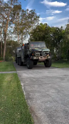 A Mercedes-Benz Unimog 6x6 towing another 6x6 Unimog. The dream.😍 📷 For more follow slowlanelife on Instagram! #mercedesbenz #mercedes #unimog #unimogcommunity #unimoglife #unimogclubgaggenau #unimogmuseum #unimogspecialtruck #unimogpower #daimlertrucks #offroad #4x4 #awd #offroadtruck #6x6offroad #6x6