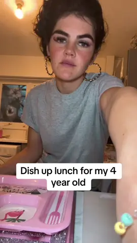 Dish up lunch for my 4 year old, tuna pasta with broccoli today #dishup  #food #tunapasta 