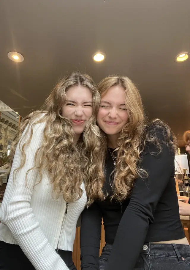 This is such a cute trend 🎀 🩷 Everything from me and @mia i’ll tag the brands in the video guys 🌸 #bedtfriends #roomates #housemates #girlythings #girlssupportgirls 