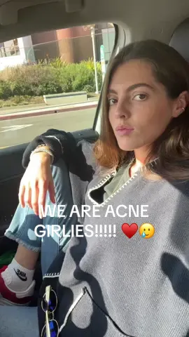 Shoutout to all my acne girlies🫧🥲🧚🏼☺️💯 ♥️  had to hop on the trend! #acnegirlies #acnetransformation #acnechat #acnetalk #acnepositivity #skinskinskiin #skintalk #acnegirlsummer 