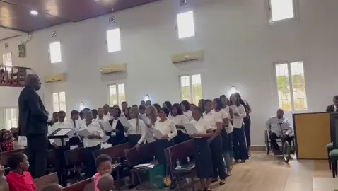 las maravillosas voces del coro de la Iglesia nueva apostólica en Bata#voces #guineaecuatorialtiktok🇬🇶🇬🇶🇬🇶 #españa🇪🇸 #sudafrica🇿🇦 #camerun🇨🇲 #gabon🇬🇦 #iglesiacristiana 
