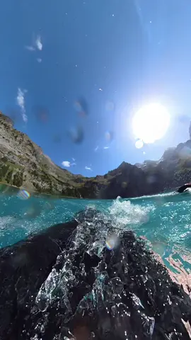 It is this one stunning view/picture I can not get out of my head.  On our adventure through Switzerland this summer, we crossed the Oeschinensee near Kandersteg. While we were swimming I turned onto my back and what I saw then was just miraculous 😍! But see for yourself in the reel ☝️! #swimmingaddict #swimming #tri #swimmingworld #swimtraining #swimmingfun #myswimpro #poolswimming #triathlonjourney #sufferfast  #itsaswimmerthing #swimsmarter #teamfinis #swimchannel #swimstagram 