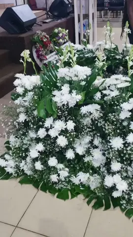 A Beautiful befitting send off for life WELL LIVED!! We offer Laying in State church decoration.  Call or WhatsApp 0591999847 for our attractive packages!  #sayfarewellinstyle #wreathsghana #funeralsghana #viraltiktok #viralvideo #fyp #funerals 