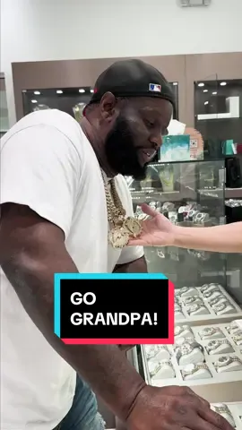 Client came in to get his grandson a big boy Cuban link at 18 months🤝244g OUT THE DOOR💨 Got to start them young! • • • #gluxejewelers #miami #watches #gifts #grandson #goodbusiness #gooddeals #clientlove #buyselltrade #negotiation #jewelers #cubanlinks #goldjewelry 