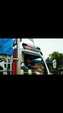😎😎😎🤭 📸 : @ronivegator @alvn.ystva_  🚚 : @sam_kurniawan43  #alvnystva_ #sodrekers #sopirtruck #sopirmbois #drivermuda #johanteam #johanteamsatuhati #johanteamsatuhati_spm #satuhatilogistic #simastrans #spmtrans #putramandirilogistic #truckhits #truckstory #truckrepost #truckoleng #truckbanyuwangi #cctvbanyuwangisosss #truckindonesia #truckmaniaindonesia #truckloversindonesia #gallerytruck_indonesia #banyuwangipunya #mboisebanyuwangi😎