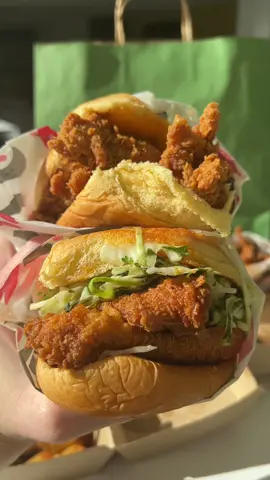 #UberEatsPartner Craving a crispy chicken sandwich? 🍗🐔 Save 30% on orders of $30 or more all month at @Roaming Rooster, only on @Uber Eats! The honey butter chicken sandwich is one of my all time favorites 😍 Order at the link in my bio! #UberEats Terms apply. See Uber Eats app for the details. #roamingrooster #dcfood #fyp #friedchicken #washingtondc 