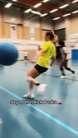 highly recommend this as a warmup game 😂 i love this team 🥹 #fyp #volleyball #warmup #Soccer #professionalathlete #womensvolleyball #athlete #provolleyball #finland #australia #foryou 