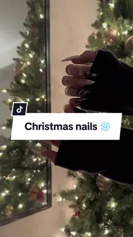 christmas nails are hereee 🎄🫶🏼#nails #nail #nailsartvideos #nailsart #nailsoftiktok #nails💅 #nailscheck #CapCut #Christmas #christmastiktok #christmasnails 