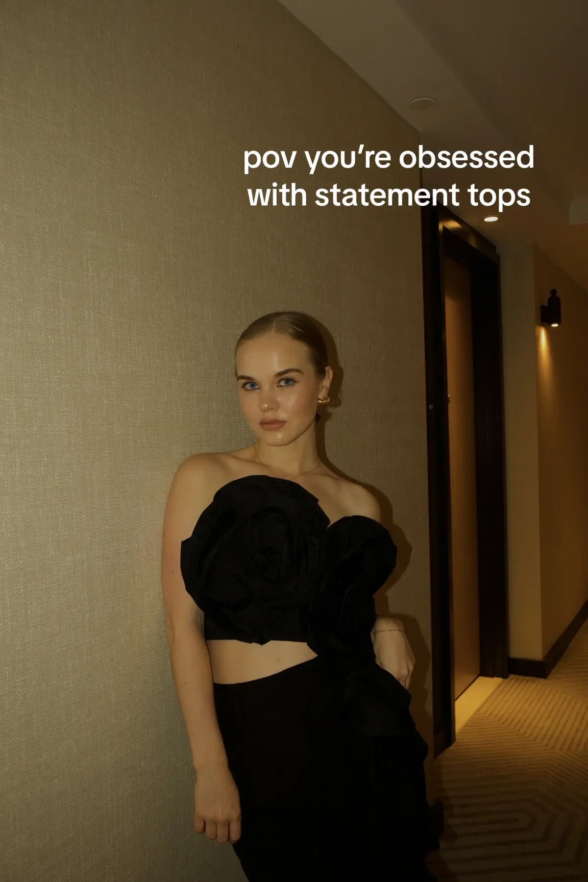My favorite night out fits - a statement top and basic pants #styleinspo #revolvetop #statementtop #nightoutoutfits 