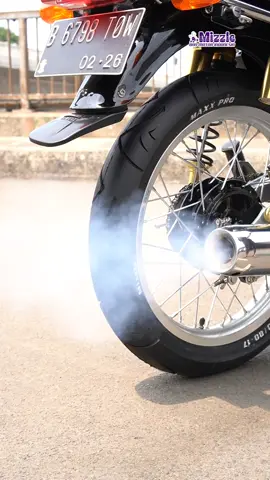 Yamaha RX King tampil kece dengan ban soft compound Mizzle Maxxpro. Kamu udah pakai belum sob? Share pengalamanmu di kolom komentar ya 😊. #mizzle #banmotor #maxxpro #softcompound #safetyriding #roadsafety #rxking #rxkingindonesia #rxkingnusantara #rxkingclub #rxking135cc #rxking135 #rxkingoriginal #rxkingviral #twostroke #2stroke #classic #mizzle #banmotor #maxxpro #softcompound #safetyriding #roadsafety #rxking #rxkingindonesia #rxkingnusantara #rxkingclub #rxking135cc #rxking135 #rxkingoriginal #rxkingviral #twostroke #2stroke #classic 