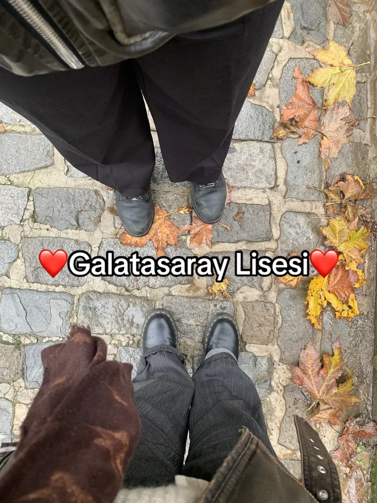 Yoruyor ama çok seviyorum 🥹 #galatasaray #galatasaraylisesi #galatasarayliseli #lise #lisehayatı #arkadaşlar #fypシ #keşfet 