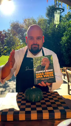 Oggi vi porto una delle mie ricette confort food del mio libro con ricette alla portata di tutti ❤️ risotto alla zucca , il libro è disponibile in tutte le librerie e amazon  “Sarà come una volta “ #ricettafacile 