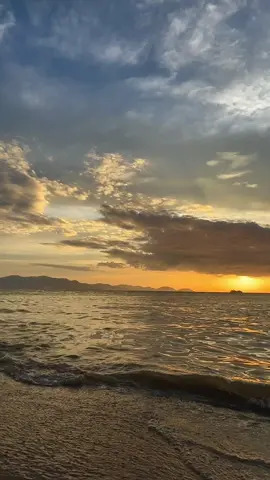Tinggalkan quotes anda diruangan komen, ambilah save and share, tap2❤️#sunset #fyp 