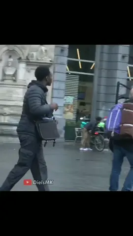 Did he shout Crossoiant 😭 #france #prank #troll #fakesneeze ##fyp #abcxyz #viral #blowup #foryou 