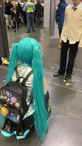 #PROSEKAI omg we are iconic !! belle pro filming skills :3 #projectsekai #ruikamishiro #mikuhatsune #emuotori #ruicosplay #mikucosplay #emucosplay #cosplay #cosplayer #convention #konvent #scifigbg #scifi #foryou #fyp #boost? #moots? #tweekcoz  
