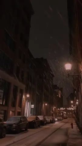 I think there’s something wrong with me.#darkaesthetics #snowy #snowynight #snowyday #nightwalk #nightvibe #nightvision #winternights #streetlight #citynight #nightthoughts #snowaesthetic 