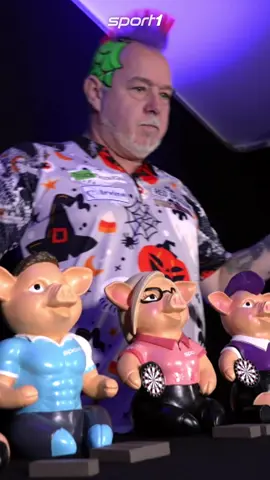 Ho ho ho 🎅, wir haben ganz besondere Geschenke mitgebracht. 🐷 #DartsWM #sport1 #sport1news