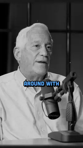 Walter speaks on Elon's tough relationship with his father... 😮#diaryofaceo #elonmusk #elonmusknews #walterisaacson 