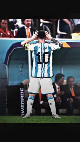 Hace un año Messi hacía esto  #leomessi #messi #mundial #argentina #argentina🇦🇷 #argentinavspaisesbajos #vangaal #messivsvangaal #qatar #qatar2022 #mundial2022 #futbol #messitopogigio 