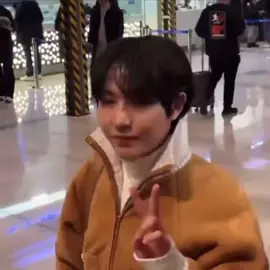 renjun airport today💛!!! [#RENJUN #NCT #NCTDREAM #airport #fyp #fypシ ]