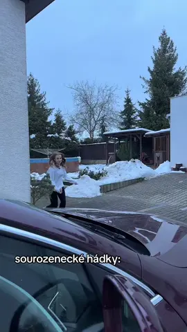 TAKY SE SE SVÝM SOUROZENCEM HÁDÁTE O PŘEDNÍ MÍSTO?🤜🏻 SLEDUJ⬇️ 🏆IG: nellyapeta🏆