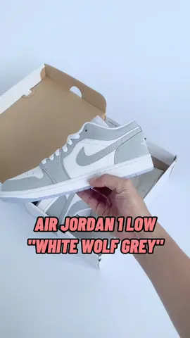 Mở hộp đôi giày đabg hot rần rần Air Jordan 1 Low 