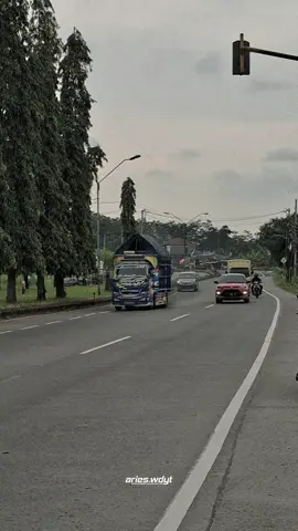 yaa begitulah #truckquotes #truckmodifikasi #truckcabe #storytrukindonesia #storytrukoleng 