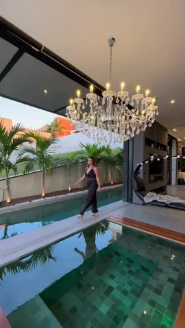Opulent Elegance: A Tour of Modern Luxury Living