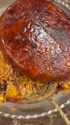 A little Persian set up my mom my mom made the other day💛 #persianfood #persian #tahchin #tahchinmorgh #albaloopolo #persianchicken #saffron #halimbademjan #ashereshteh #aushreshteh #pistachiocake 