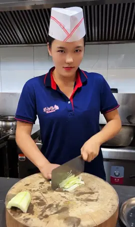 #cook #chef ##trendding #fyp #femalechef #femalechefcomedy 
