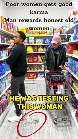 Poor women gets good karma Man rewards honest old women #karma #poorwomen #honest #oldwomen #life #Vlog #funny #videofunny #videoviral #foryoupage #shopping #money #foryou #viralvideo #usa_tiktok 