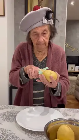 #hanukkah latkes with Lily ❤️🕎🔥 (Video from 2 years ago) 🥰 #holocaustsurvivor #celebrate #festival #jewish #Chanukah #light #latkes #cookwithme 