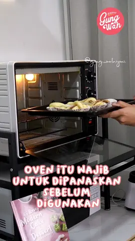 Penstabilan suhu lewat memanaskan oven terlebih dahulu sebelum digunakan itu wajib loh dan gak boleh di skip yaa #alaGungWah #DapurGungWahyuni #tipsbaking #serunyakuliner #serunyabelajar 