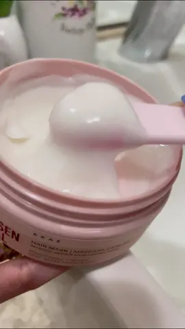 A melhor mascára da vida! ESSENTIAL @Braé ✨✨ Ja usou?  #mascarahidratante #brae #braehaircare #cabelosaudável #cabelohidratado #cabeloslongos #essential #mascaraessential #lojadecosmeticos #mask #cabelos 