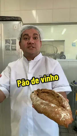 Pão de vinho Em uma vasilha, 300g farinha, 300g farinha integral, 30g fermento fresco, 150ml vinho, 200g nozes 200g uva passa, 250ml água e mexe bem Com a massa, faça duas bolinhas de 350g cada e deixe descansar por 30 minutos  Abre a bominha e feche como mostrado no vídeo  Passa o pão na farinha e amido de milho Deixa descansar por 30 minutos, faça um corte e coloque manteiga por cima Forno 200 graus por 13 minutos  #pao #receita #natal