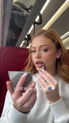 Enjoy some train ambience 🤣 ad @Garnier aloe hyaluronic serum  @YSL Beauty all hours foundation  @HNB Cosmetics concealer @REFY cream bronzer & rose blush @Armani beauty luminous silk glow blush 51 @nyxcosmetics_uk brow glue  @Anastasia Beverly Hills brow pen  @Maybelline New York sky high mascara  @rimmellondon brownie pie lipliner  @rhode skin espresso peptide lip tint  #grwm #traingrwm #getreadywithme #makeup #MakeupRoutine #makeuptutorial #everydaymakeup 