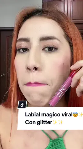 Este labial parece magia✨ un producto muy viral ahora, conocian de este mecanismo de juntar los labios?🤔  #glitterlipstick #diorlipoil #diorlipstick #labialviral #labialmagico #probandoproductos #maquillajeviral #viralmakeup #pestañas #diormakeup 