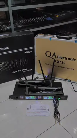 Mic Wireless QA Electronic KD720 / KD 720 Original By RDW Mic berkualitas, QA KD720 original suara bersih, sinyal kuat, di jamin produk ini sangat di handalkan untuk rental lapangan, harga terjangkau, sinyal 100m sangat aman, segera miliki produk ini hanya di tempat kami menjamin ke aslian nya.  Spefikasions: 2bh microphone display digital 1bh receiver display digital 1bh kabel output free baterai a2 1bh Hardcase / hardcase Fequncy uhf bisa ubah-ubah fequncy jarak 80m Suara bagus,bersih,enak,empuk,lantang,sensitif Cocok buat mc,pidato,karaoke,panggung dan lain2 GARANSI QA ELECTRONIK 1TAHUN Mohon konfirmasi stock sebelum pemesanan ya WA admin : 089-504-167-879 Online Store : IAN SHOP ELEKTRONIK Offline Store Maps : IAN SHOP ELEKTRONIK SEMARANG  #CapCut #fyp #micwireless #micwirelesstermurah #micwirelessterbaik #micwirelessmurahberkualitas #micwirelessqaelectronik #rekomendasimicwireless #rekomendasimicwirelessmurah #rekomendasimicwirelessterbaik #rekomendasimicwirelessuntukhp #rekomendasimicwirelessaudiojelas 
