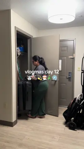 Vlogmas Day 12🎄🎅🏼✨🤍 | it was a crazy day to say the least but at least were all together❤️‍🩹 #dayinmylife #dayinthelife #Vlogmas #vlogmas2023 #dailyvlog #momvlog #travelingfamily #momtok #MomsofTikTok #momtent #worktravellife 