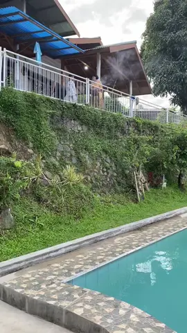 Suasana pagi hari, walaupun matahari enggan untuk menyapa 🌿🌳🌞 #puncakbogor #villapuncakmurah #rekomendasivillapuncak #villapuncakprivatepool #goodmorning #morningvibes 