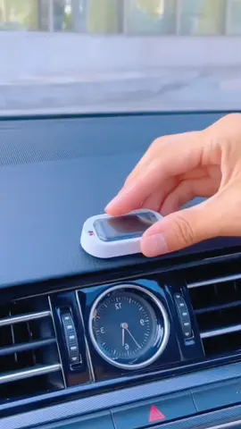 The car anti-theft solar alarm charges during the day and automatically lights up and flashes at night to prevent criminals from approaching the car.#Car goodies#car anti-theft solar alarm#Recommend good things