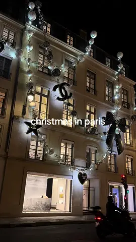 obsessed 🎄🤍 #paris #chrismas 